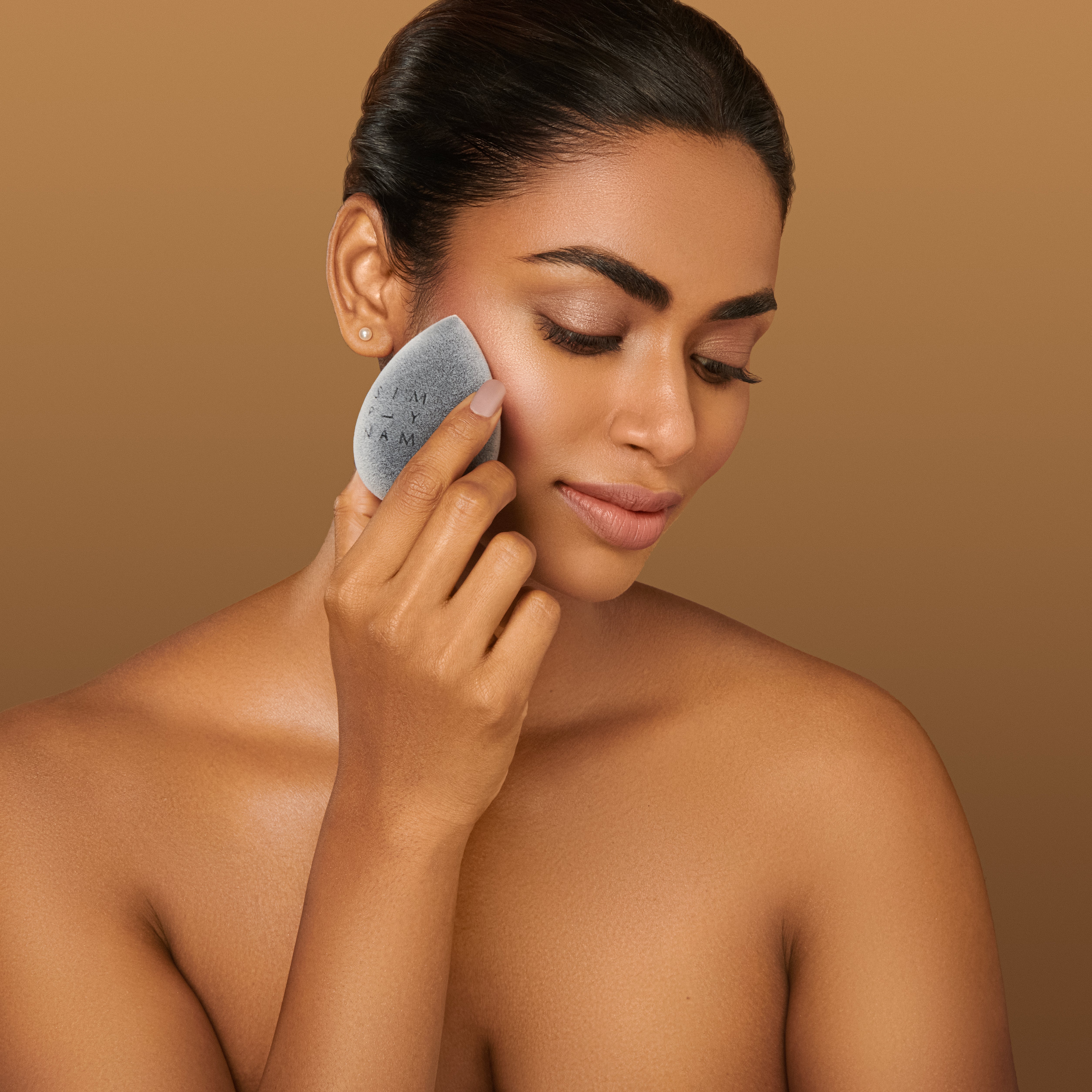Velvet Microfiber Makeup Sponge: Black Sapphire